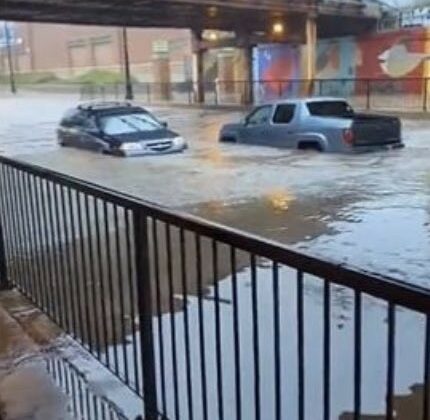 ABD’de şiddetli yağış: Rögarlar patladı, caddeler sular altında kaldı