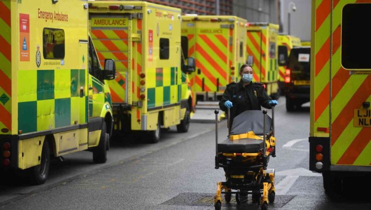 İngiltere’de ambulans çalışanlarından grev çağrısı