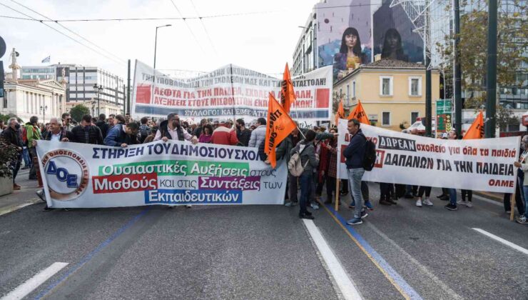 Yunanistan’da yüzlerce protestocu eğitime daha fazla bütçe ayrılmasını istedi